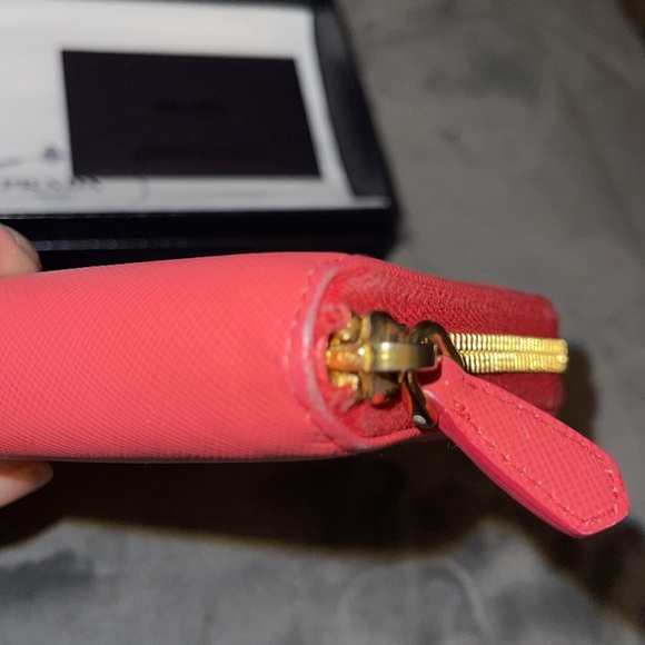 Prada Saffiano zippy long wallet excellent condition Preloved - Picture 12 of 15